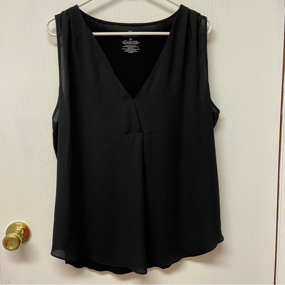 🎯 Massini white dressy top XXL. Super flattering!